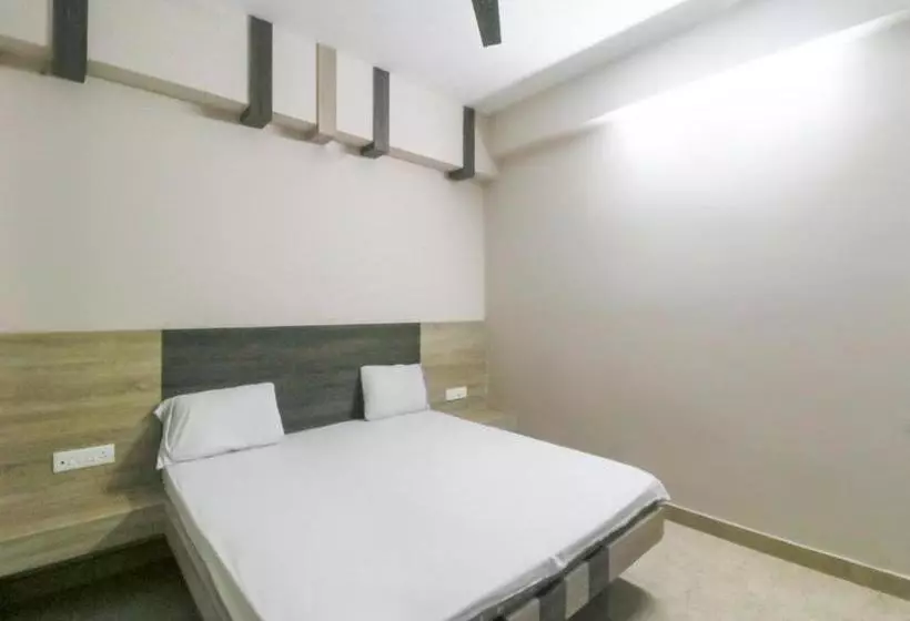 هتل Spot On 46890 Smile Holiday Inn