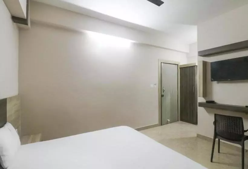 هتل Spot On 46890 Smile Holiday Inn