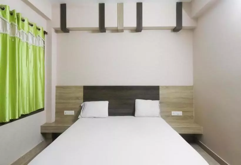 هتل Spot On 46890 Smile Holiday Inn