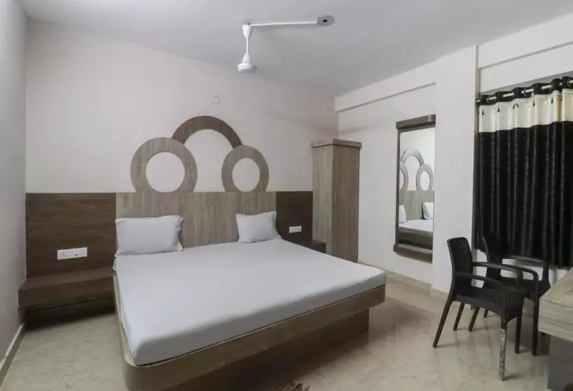 هتل Spot On 46890 Smile Holiday Inn