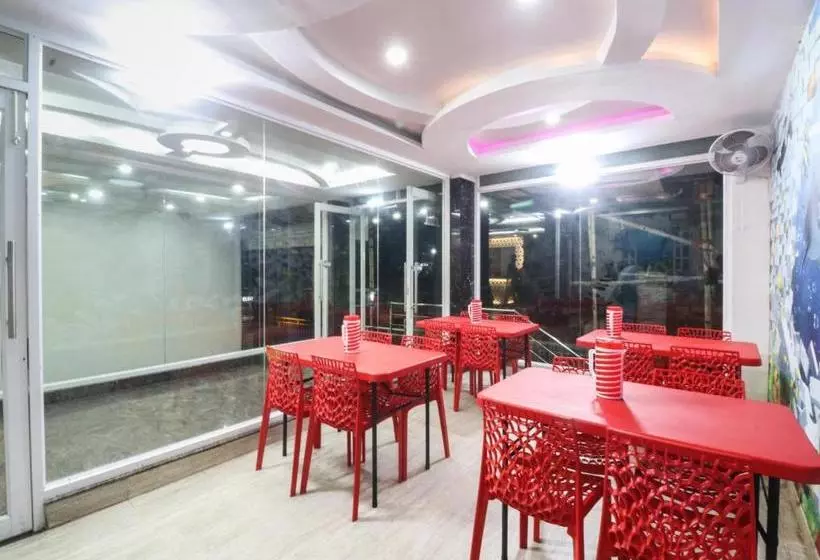 هتل Spot On 46890 Smile Holiday Inn
