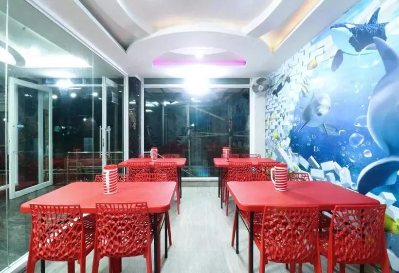 هتل Spot On 46890 Smile Holiday Inn
