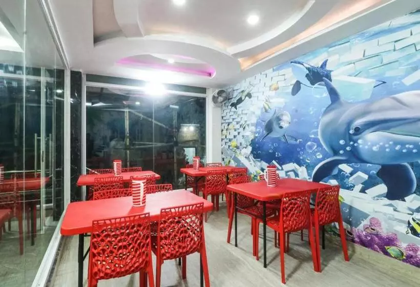 هتل Spot On 46890 Smile Holiday Inn