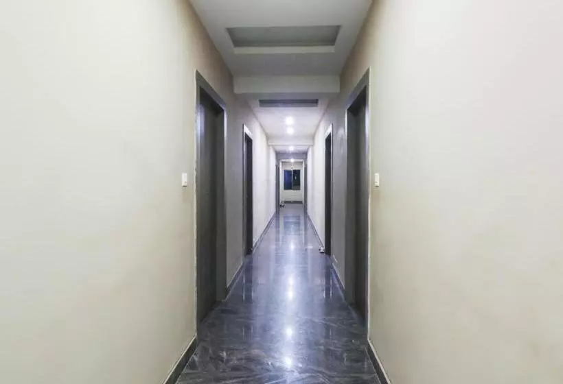 هتل Spot On 46890 Smile Holiday Inn