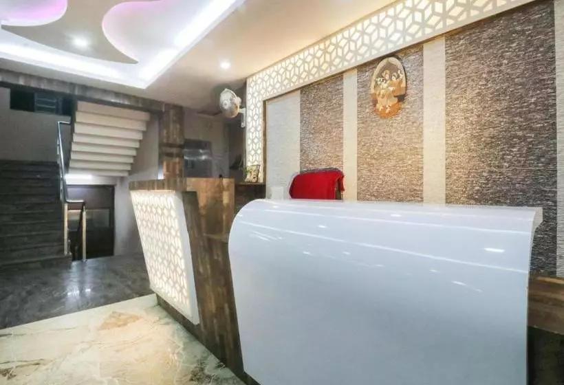 هتل Spot On 46890 Smile Holiday Inn