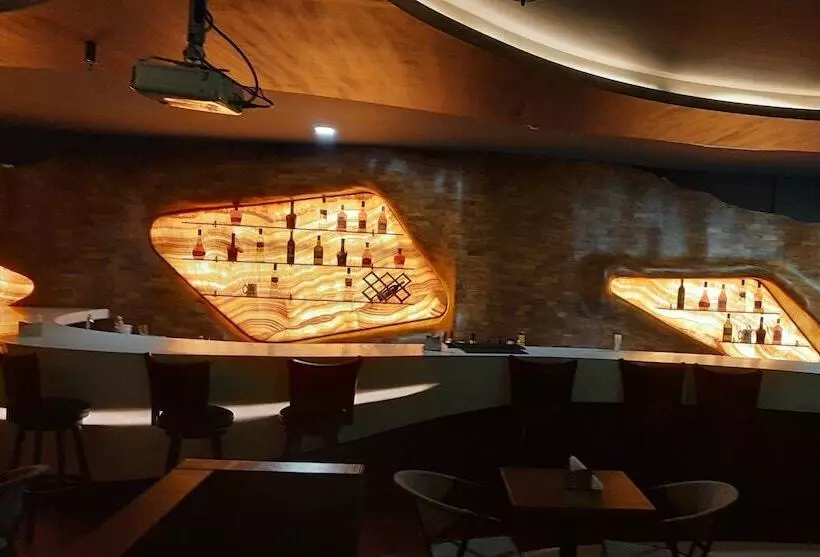 Hotelli The Royal Grand