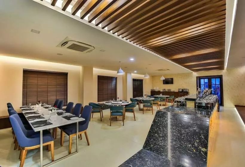 Hotelli The Royal Grand