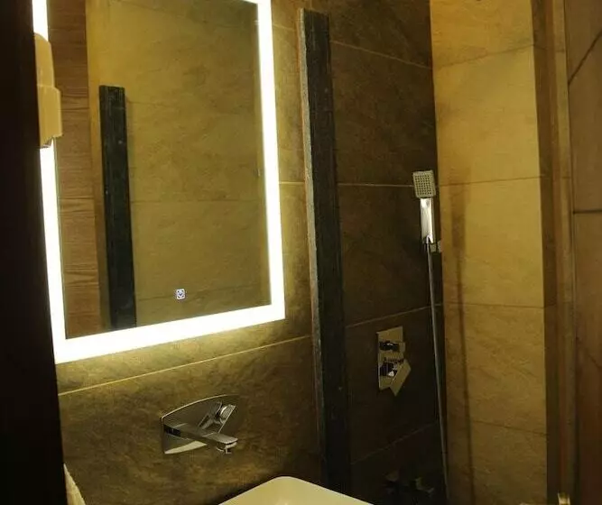 Hotelli The Royal Grand