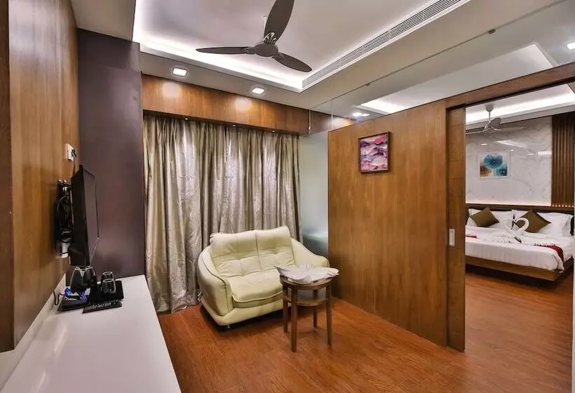 Hotelli The Royal Grand