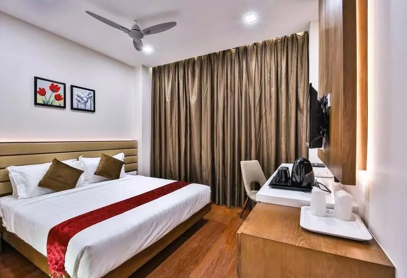 Hotelli The Royal Grand