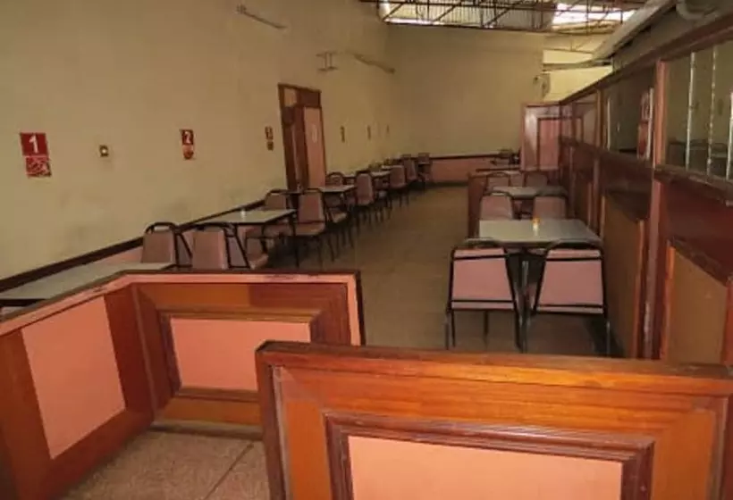 هتل Kings Meat World