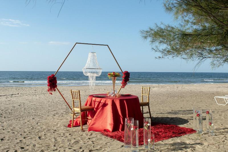 هتل La Ensenada Beach Resort All Inclusive