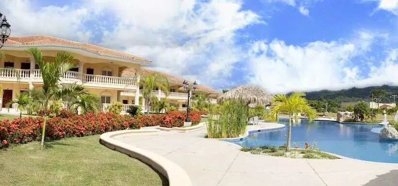 هتل La Ensenada Beach Resort  All Inclusive