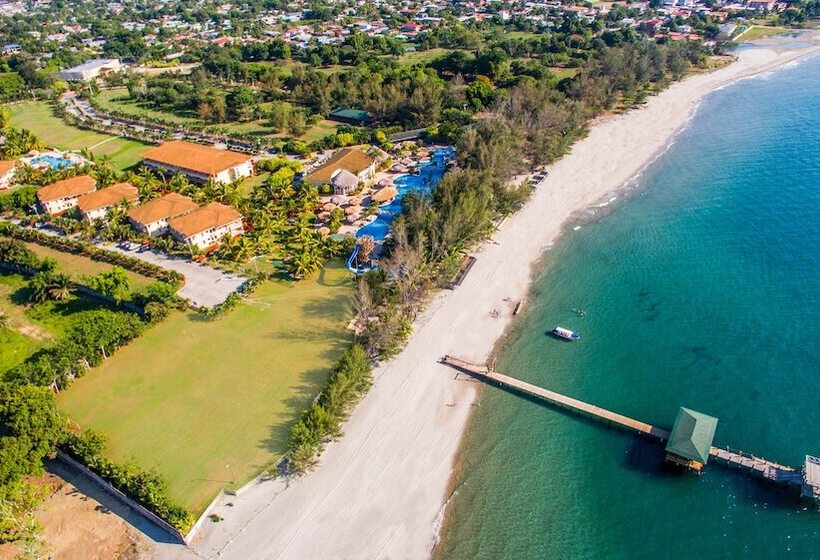 هتل La Ensenada Beach Resort All Inclusive