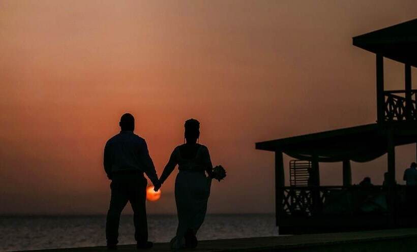 هتل La Ensenada Beach Resort All Inclusive