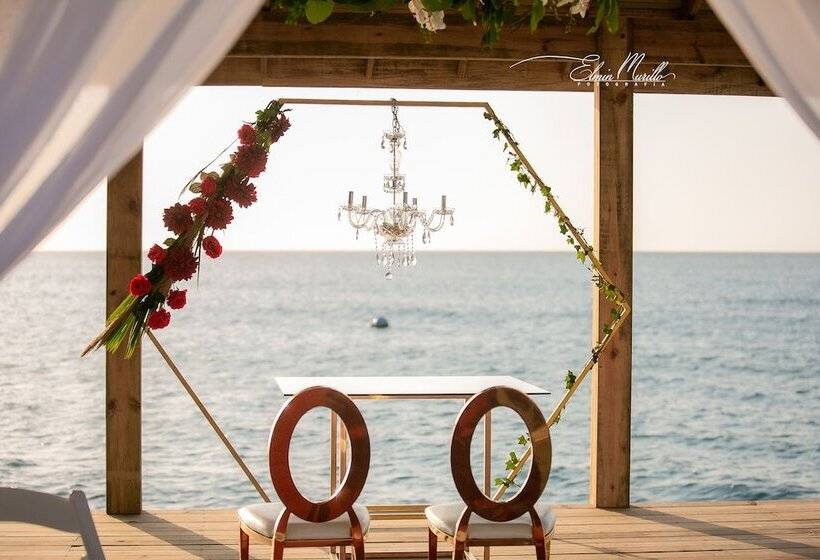 هتل La Ensenada Beach Resort All Inclusive