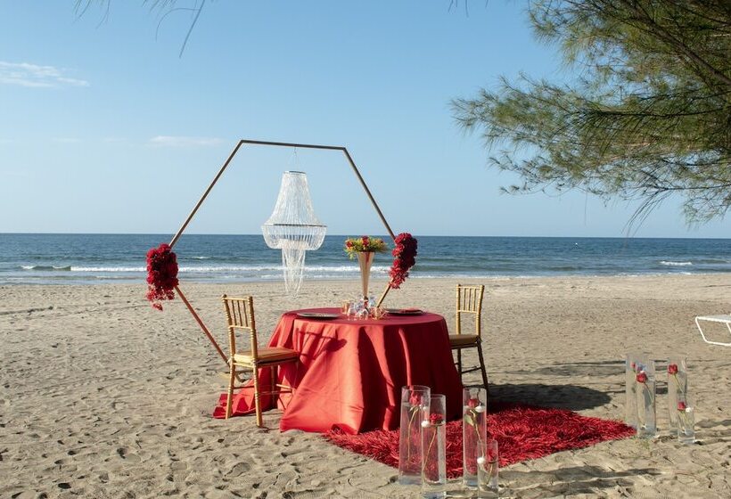 هتل La Ensenada Beach Resort All Inclusive