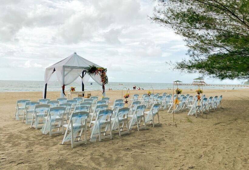 هتل La Ensenada Beach Resort All Inclusive