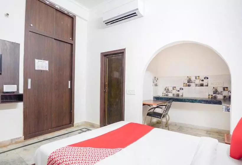 هتل Oyo Rooms Noida Atta Market