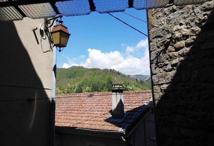 פנסיון La Maison D'emilie