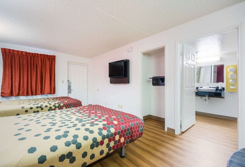 בית מלון כפרי Econo Lodge