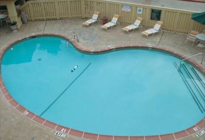 בית מלון כפרי Econo Lodge