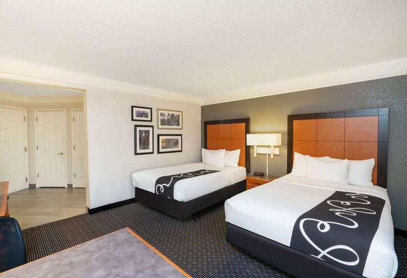 هتل La Quinta By Wyndham Pueblo