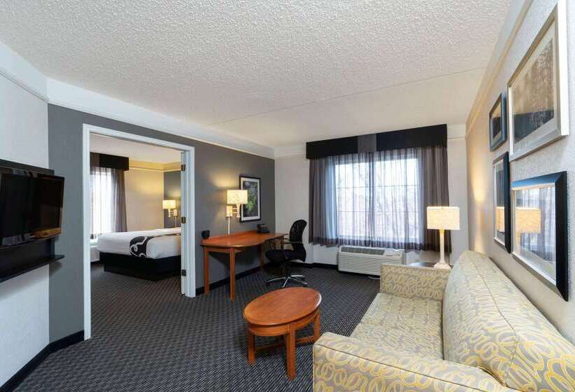 هتل La Quinta By Wyndham Pueblo