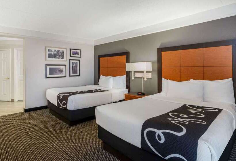 هتل La Quinta By Wyndham Pueblo