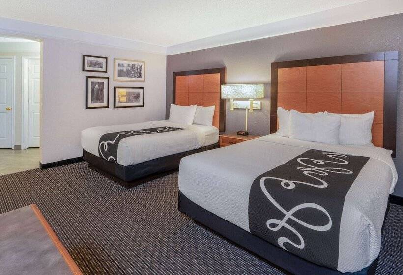 هتل La Quinta By Wyndham Pueblo