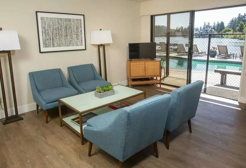 ホテル Lakeshore Inn