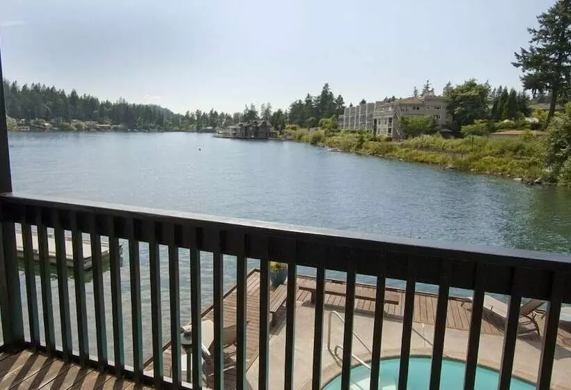 ホテル Lakeshore Inn