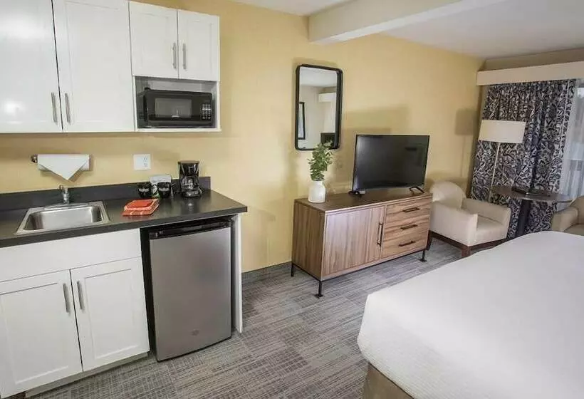 ホテル Lakeshore Inn