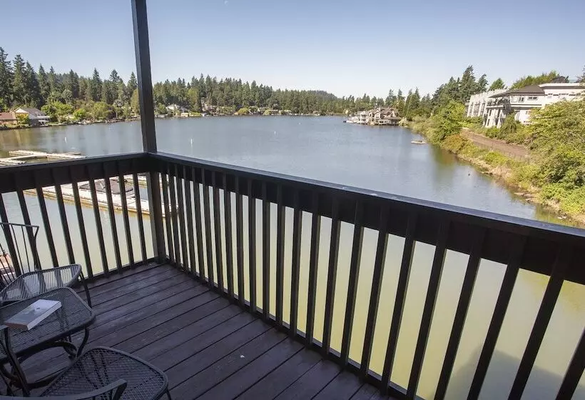 ホテル Lakeshore Inn