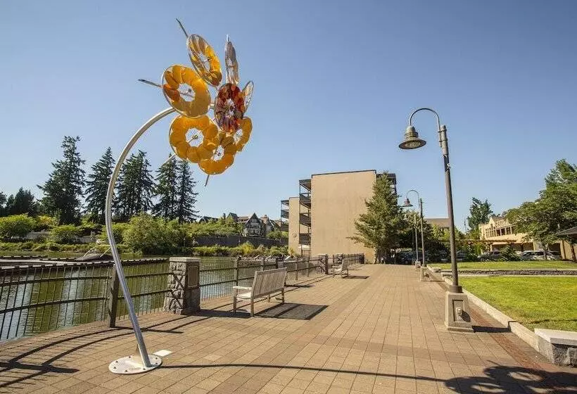 ホテル Lakeshore Inn