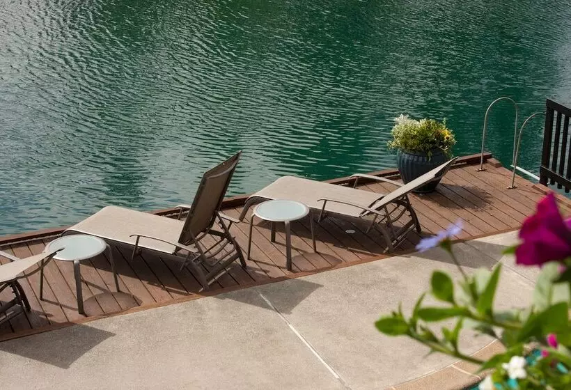 ホテル Lakeshore Inn