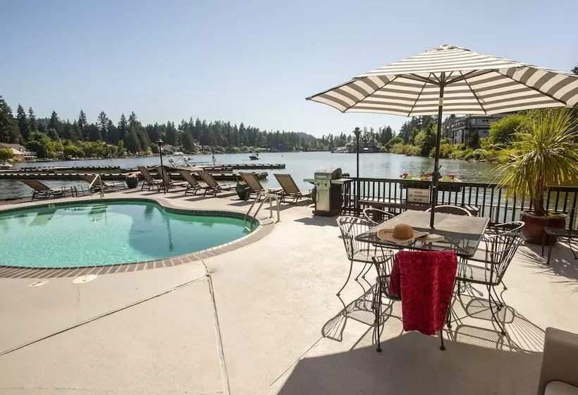 ホテル Lakeshore Inn