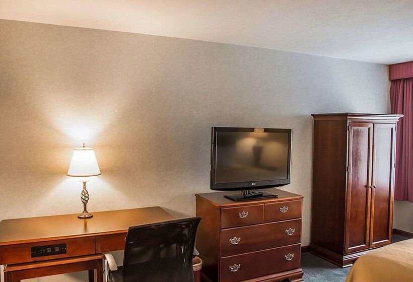 בית מלון כפרי Quality Inn & Suites Cincinnati I 275