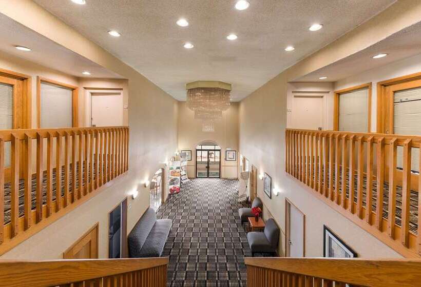 Отель Quality Inn & Suites