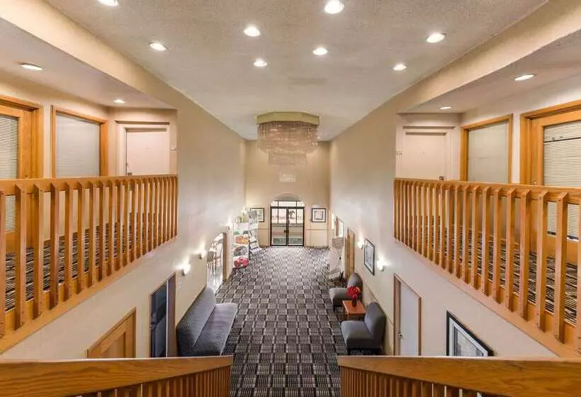 Отель Quality Inn & Suites