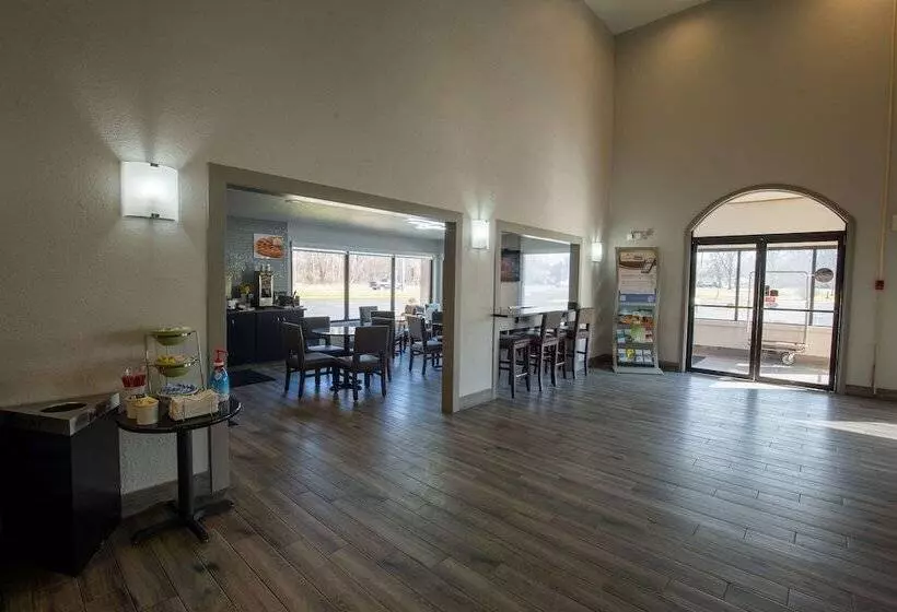 Отель Quality Inn & Suites