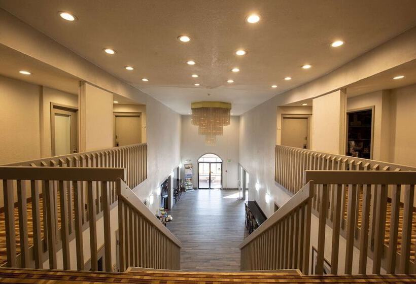 Отель Quality Inn & Suites