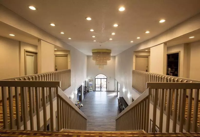 Отель Quality Inn & Suites