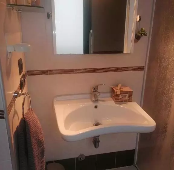 ベッドアンドブレックファースト Alloggio Da Virginia