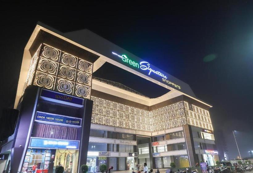 Vaccinated Staff- Capital O 61298 Hotel Casa Blanca