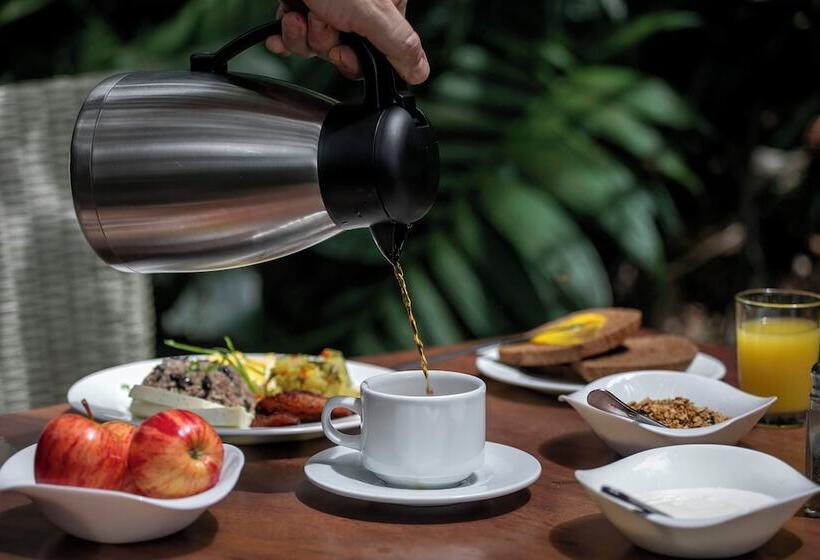 هتل Sangregado Lodge