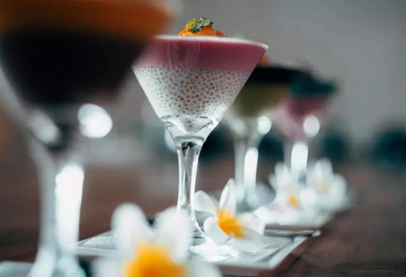 استراحتگاه Detox And Spa Package   The Istana