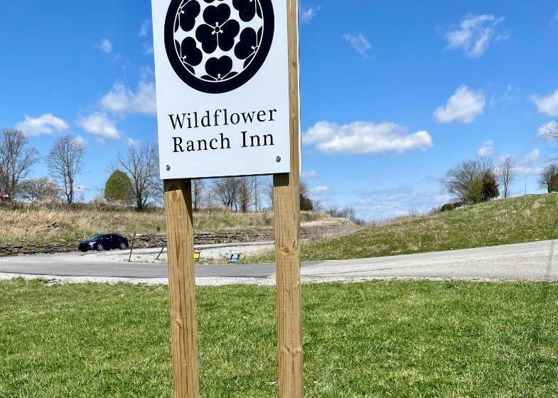 مبيت وإفطار Wildflower Ranch Inn