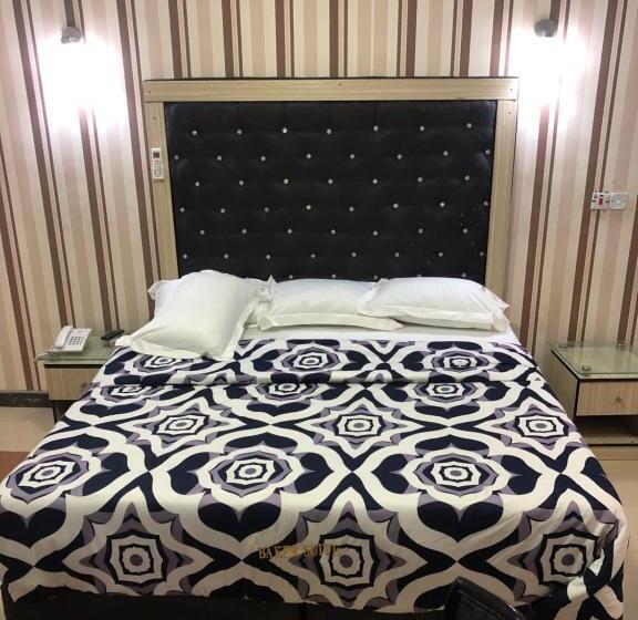 هتل De’ Bakers Suites