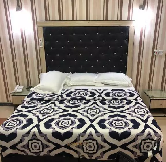 هتل De’ Bakers Suites